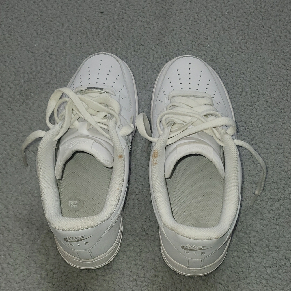 Nike Air Force 1 '07 'Triple White' Women's Size 7.5 DD8959-100 - Picture 6 of 9